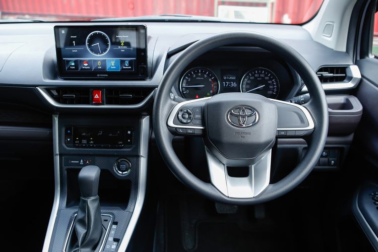 Tampilan dasbor Toyota Avanza terbaru.