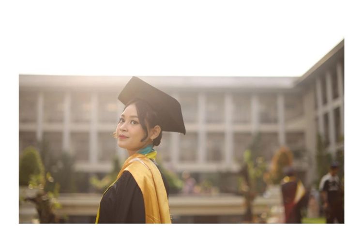 Amanda Eka Lupita, lulusan termuda S2 UGM. 