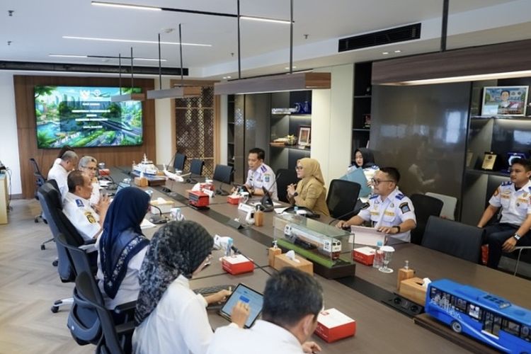 Dua Pekan Tongkang Batu Bara Karam di Pangandaran Belum Dievakuasi, Bupati Bawa Persoalan ke Kemenhub