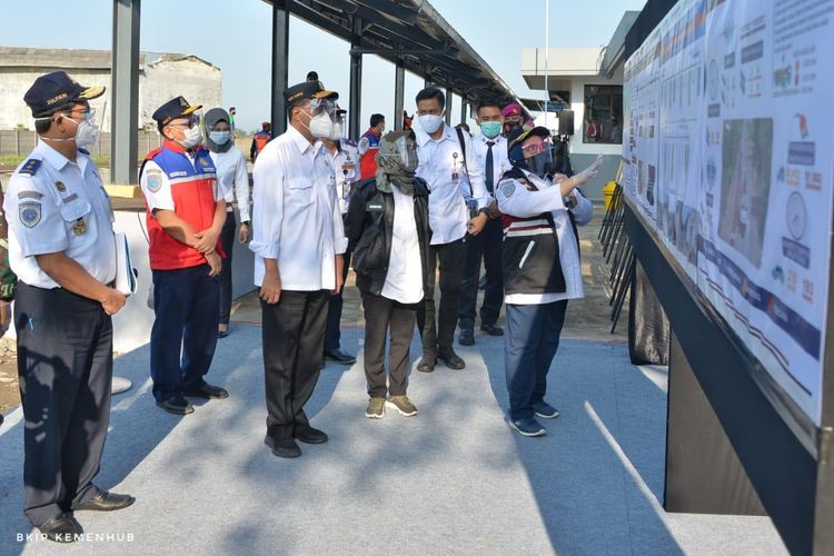 Menhub Budi Karya meresmikan pengoperasian Reaktivasi Jalur KA Cianjur-Ciranjang-Cipatat, di Stasiun Cipeyeum, Kabupaten Cianjur, Jawa Barat, Senin (21/9/2020)