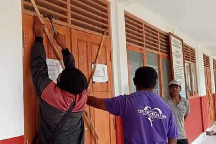 Foto: Sekolah Dasar Inpres (SDI) Ilowutung di Desa Lamalela, Kecamatan Lebatukan, Kabupaten Lembata, NTT yang disegel tukang.