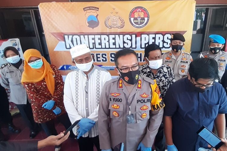 Kapolres Sukoharjo AKBP Bambang Yugo Pamungkas memberikan keterangan pers terkait dugaan perobekan Alquran dengan tersangka ES di Mapolres Sukoharjo, Jawa Tengah, Rabu (7/10/2020).