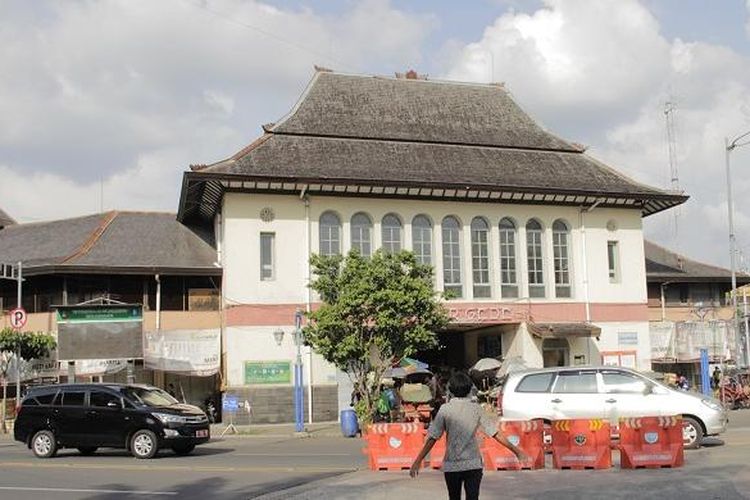 Suasana Pasar Gede Hardjonagoro, Solo, Jawa Tengah, Jumat (22/7/2016).