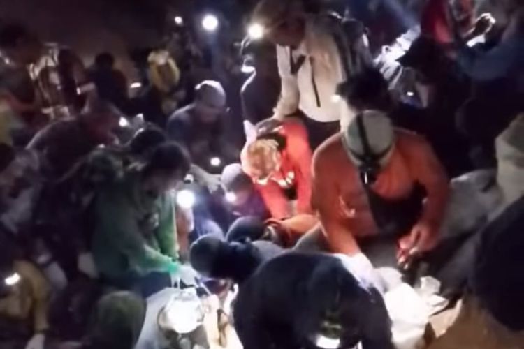 Ratusan Warga Padati Lokasi Tambang Ilegal di Lantung Sumbawa, Bahaya Mengintai