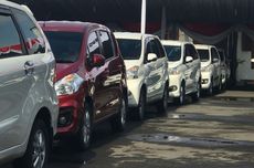 Memancing di Kali Jakarta Meski Air Tercemar demi Lauk Keluarga