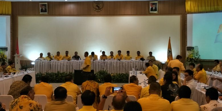 Dewan Pimpinan Pusat Partai Golkar menggelar Rapat Pleno di kantor DPP Partai Golkar, Slipi, Jakarta Barat, Minggu (18/3/2018) malam.