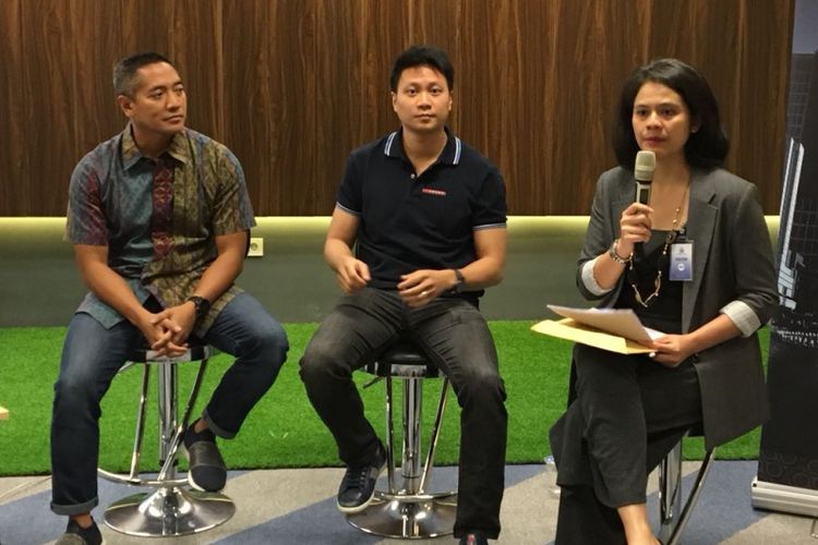 Ketua Kelompok Kerja Peer to Peer Lending Asosiasi FinTech Indonesia (AFTECH) Reynold Wijaya dan Wakil Ketua Umum AFTECH Adrian Gunadi saat menggelar diskusi di Centennial Tower, Jakarta, Selasa (6/3/2018).