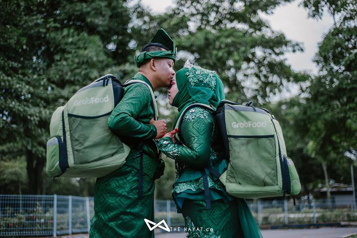  Pasangan Malaysia, Nur Atiqah dan Mohamad Afandi melakukan foto pernikahan bertema GrabFood.