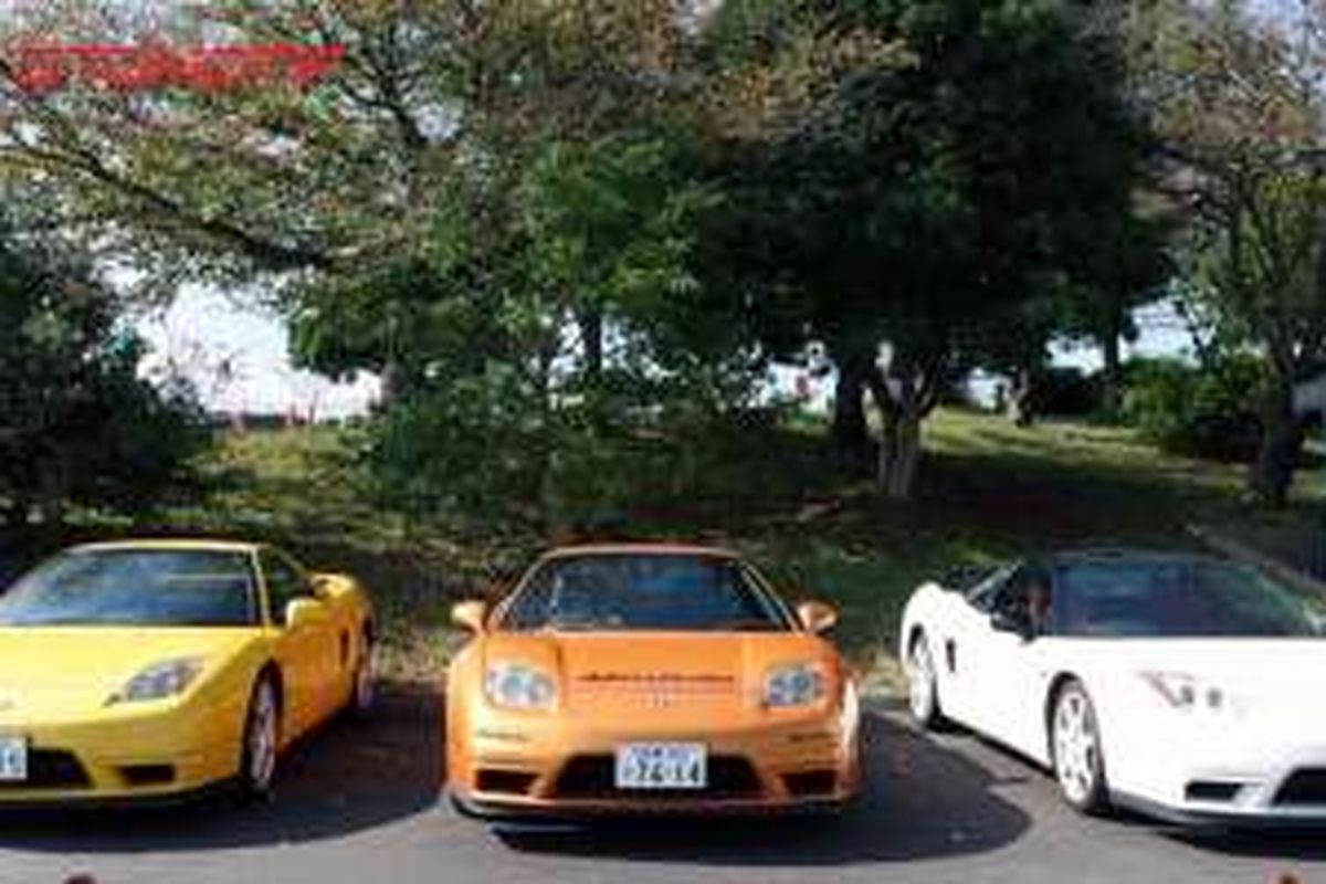 Honda NSX generasi pertama versi facelift 2002 ditemukan sedang parkir di kawasan sirkuit Suzuka, Jepang, Jumat (20/10/2016).