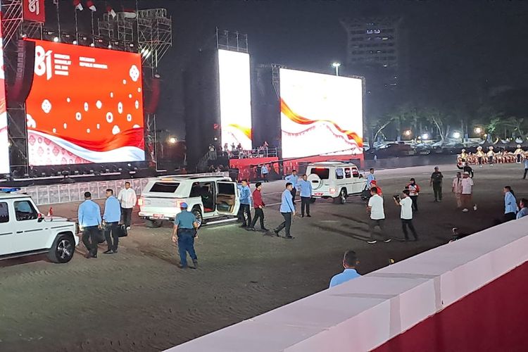 Gibran Tiba di Monas, Disambut Riuh Warga di Pesta Rakyat HUT ke-81 RI