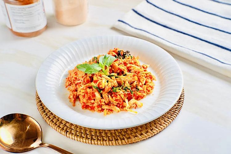 Resep Ayam Suwir Kemangi Bumbu Pedas Gurih, Cocok untuk Lauk Nasi Hangat