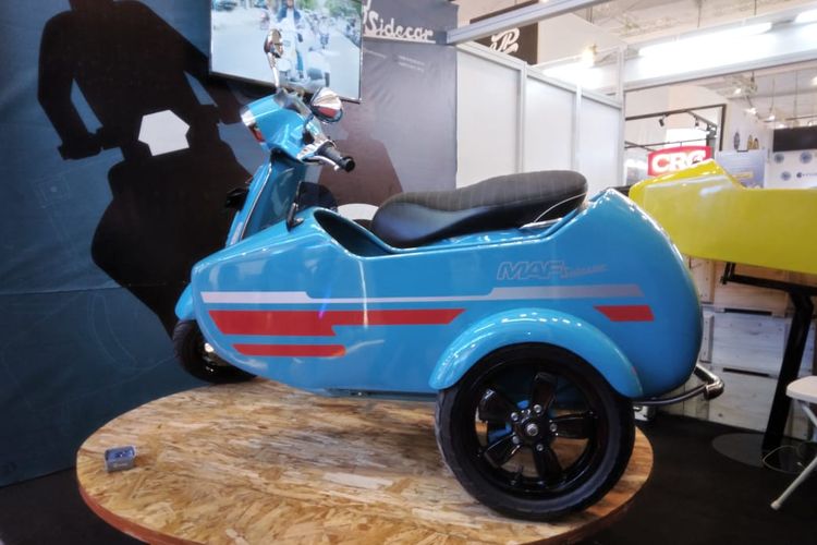 MAF sidecar menawarkan sespan untuk Vespa di Gaikindo Indonesia International Auto Show (GIIAS) 2022.