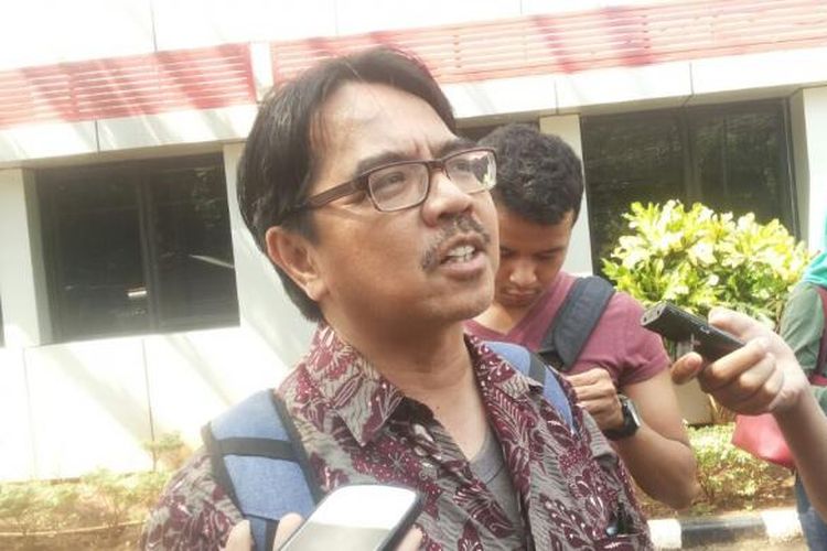 Dosen Universitas Indonesia, Ade Armando saat memenuhi panggilan polisi di Mapolda Metro Jaya pada Kamis (23/6/2016)