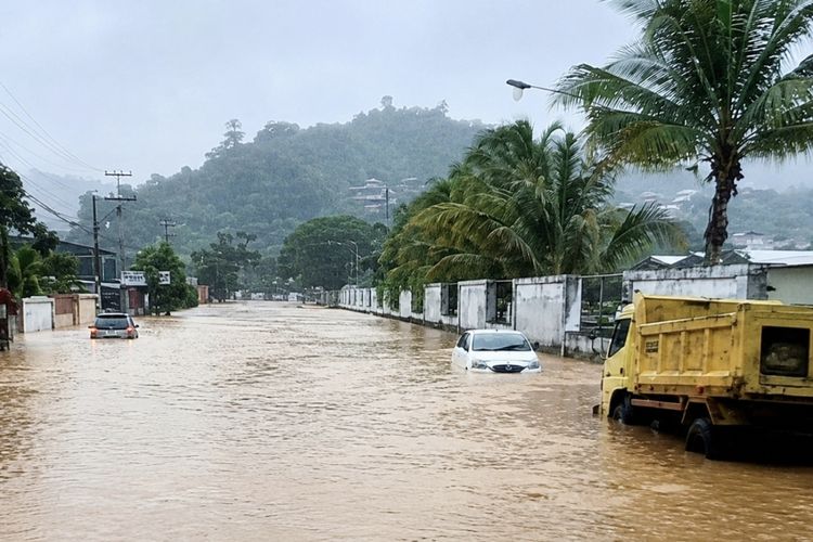 Hujan Deras Picu Banjir di Jayapura, PTC Entrop Terendam hingga 1 Meter