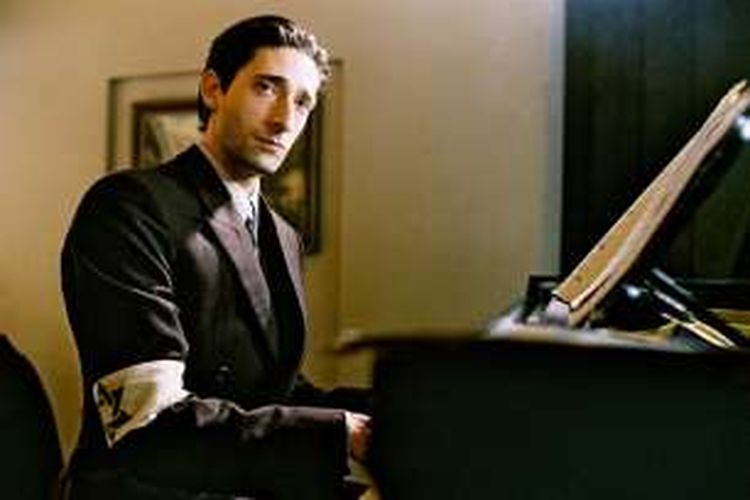 Aktor Adrien Brody berperan sebagai Wladyslaw Szpilman dalam film The Pianist. Berkat peran ini dia mendapat piala Oscar sebagai Aktor Terbaik.