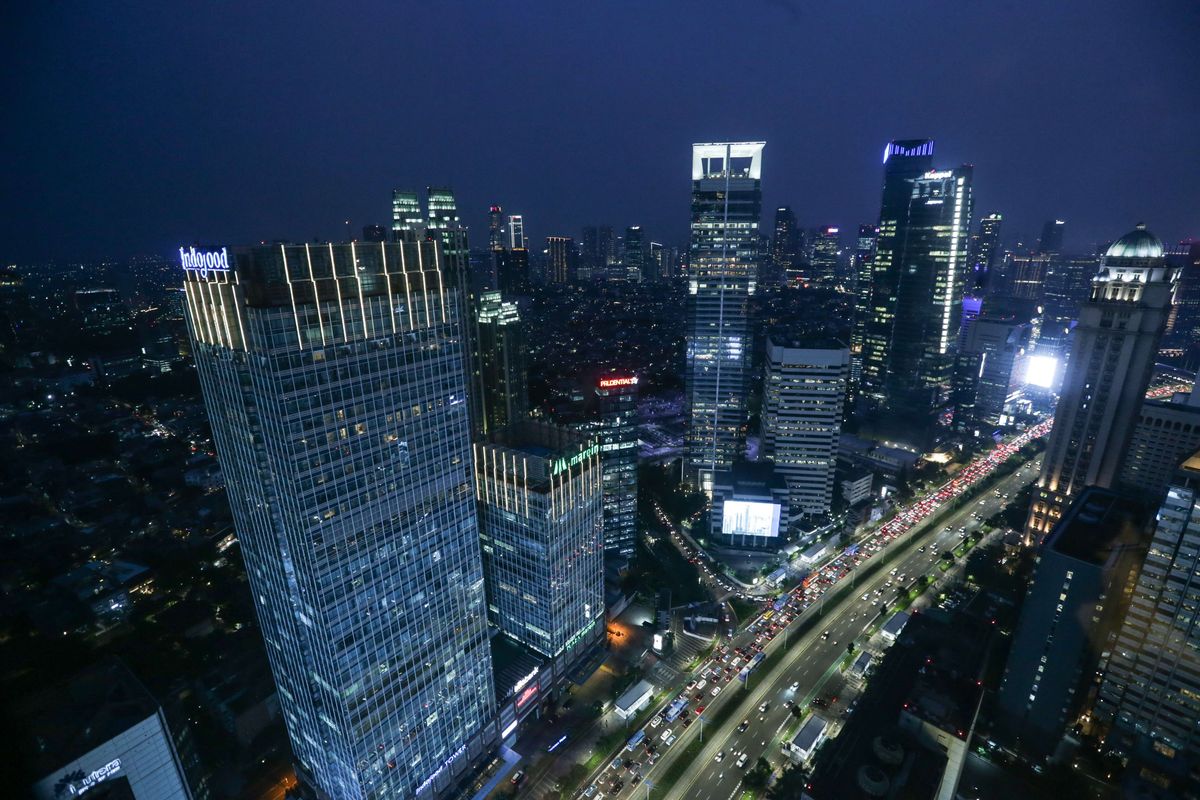 Gedung-gedung bertingkat sebagai pusat perekonomian di Jakarta, Kamis (29/9/2022). Menteri Keuangan (Menkeu) Sri Mulyani Indrawati memberikan sinyal resesi ekonomi global pada 2023. Ekonomi dunia akan masuk jurang resesi seiring dengan tren kenaikan suku bunga acuan yang dilakukan sebagian besar bank sentral di dunia secara bersamaan.