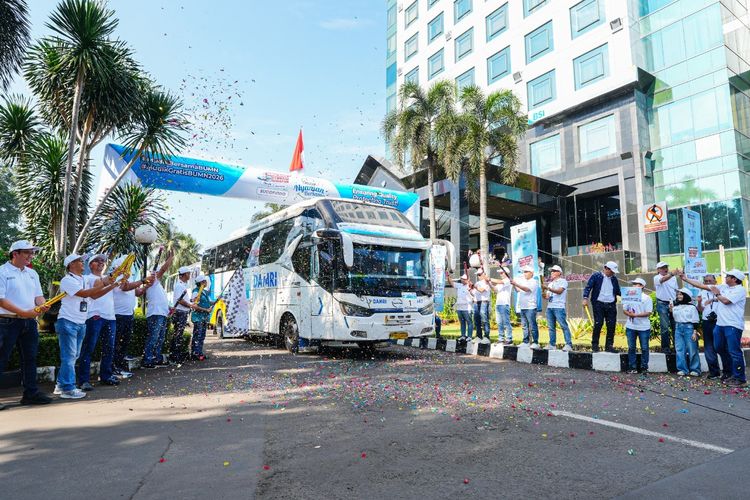 IDSurvey Berangkatkan 1.400 Pemudik, Bus dan Kereta Menuju 10 Kota