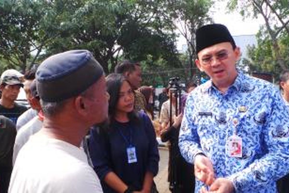 Saat Gubernur DKI Jakarta Basuki Tjahaja Purnama dicegat Pekerja Harian Lepas (PHL) Monas, Rabu (28/10/2015).