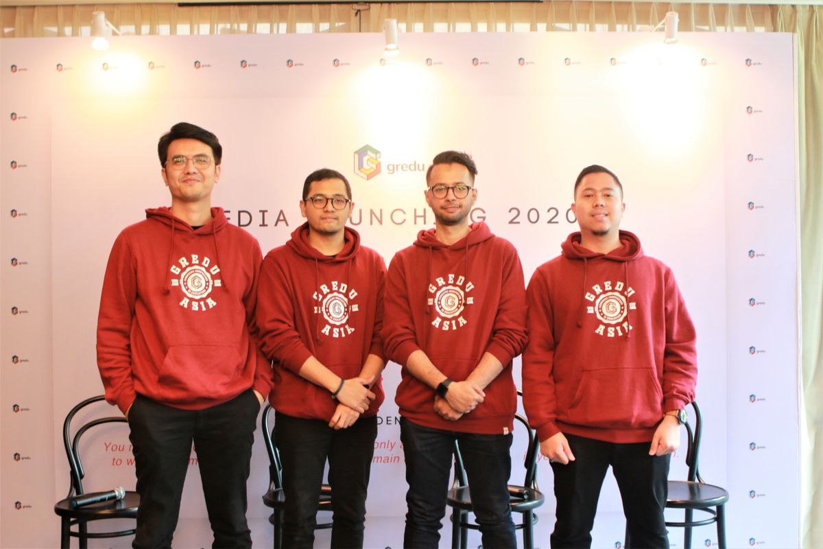 SEQARA FOR GREDU 1: (Ki-Ka) Moh. Fachri - CTO Gredu, Rizky Anies - CEO Gredu, Ricky Putra - COO Gredu, M. Arya Nugraha - COI Gredu saat sesi foto bersama di acara peluncuran aplikasi Gredu pada January 2020 lalu