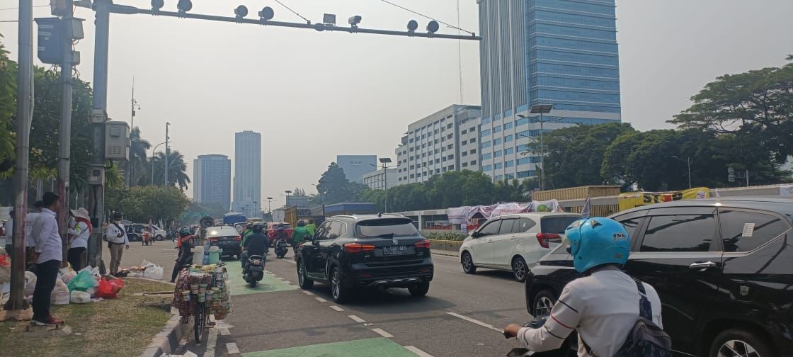 Aksi Unjuk Rasa Nakes di Gedung DPR Selesai, Jalan Gatot Subroto Kembali Dibuka