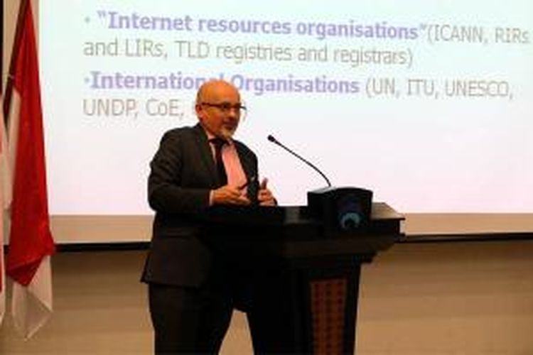 Kepala Geneva Internet Platform, Jovan Kurbalija dalam diskusi Digital Policy at the Start of 2016 di kantor Kemenkominfo, Selasa (19/1/2016).