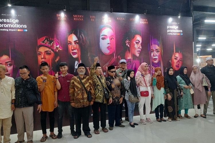 Penyandang tuna netra dari Yayasan Sahabat Tuna Netra Nurul Qolbi turut hadir dalam konser bertajuk Wanita Hebat Jumat (14/7/2023) di Concert Hall Beach City International Stadium, Jakarta Utara.