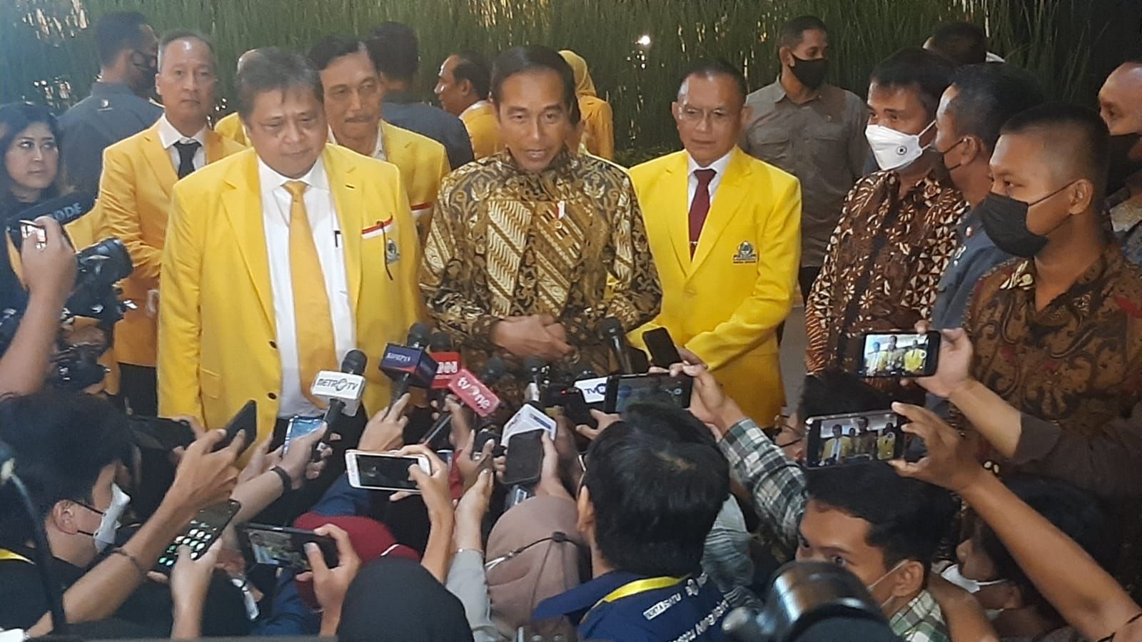 Ikuti HUT Golkar hingga Selesai, Jokowi: Golkar Istimewa