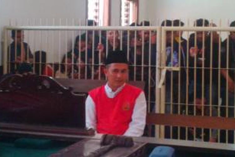 Terdakwa eksekutor pembunuh Fransisca Yofie, yakni, Wawan saat menjalani sidang tuntutan di PN Bandung, Kamis, (6/3/2014).