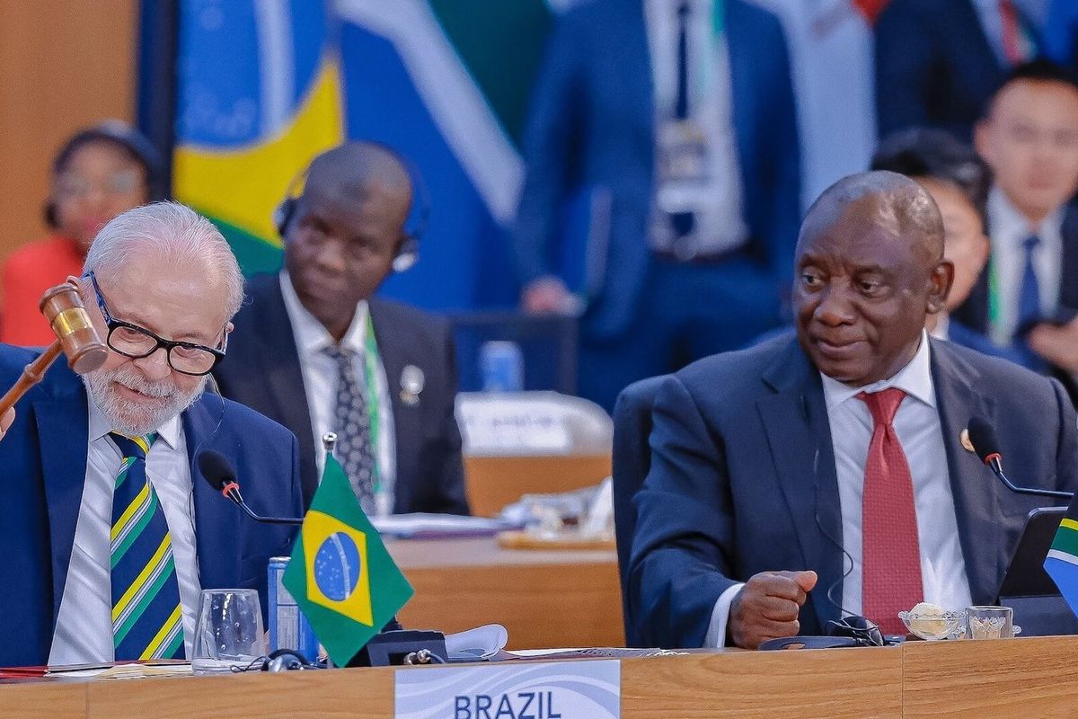 Presiden Brasil Luiz Inacio Lula da Silva (kiri) saat menyetujui konsensus Deklarasi Pemimpin G20 di Rio de Janeiro, Senin (18/11/2024).