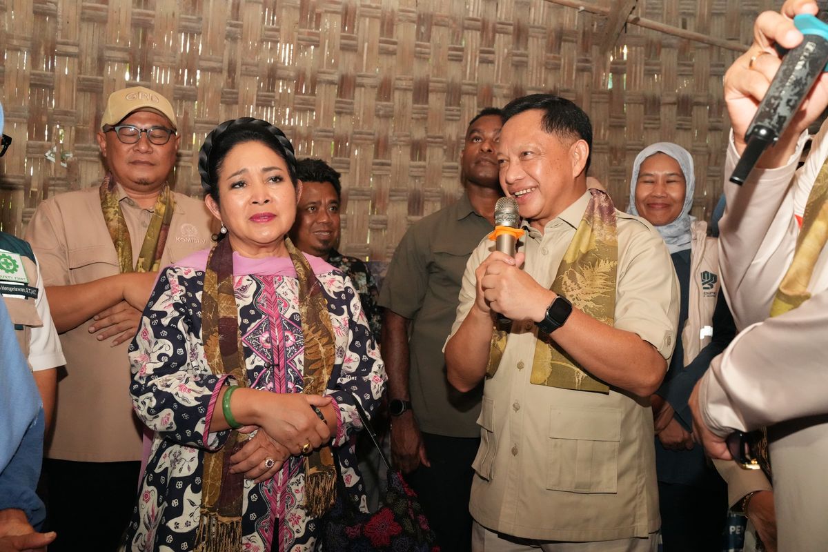 Menteri Dalam Negeri (Mendagri) Muhammad Tito Karnavian bersama Menteri Perumahan dan Kawasan Permukiman (PKP) Maruarar Sirait meninjau langsung penerima program Bantuan Stimulan Perumahan Swadaya (BSPS) atau bedah rumah di Kabupaten Bantul, Daerah Istimewa Yogyakarta (DIY), Kamis (4/6/2026). 
