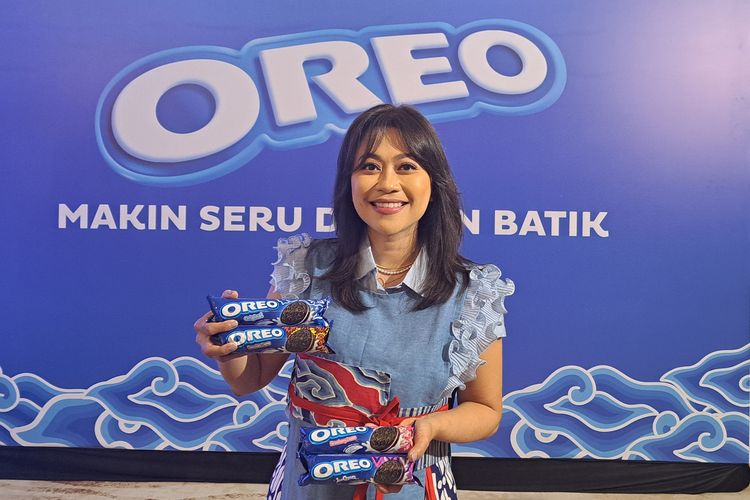 Biscuits Mondelez Indonesia Senior Marketing Manager Dian Ramadianti in Cirebon, Monday (11/11/2024)