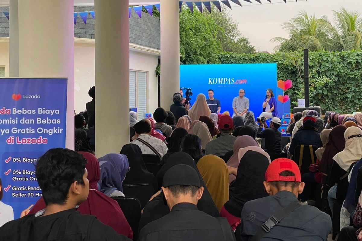 Acara kumpul komunitas Usaha Mikro, Kecil, dan Menengah (UMKM) bertajuk ?Bincang UMKM: Strategi Bisnis Sukses di Era Digital? yang dihadiri ratusan anggota komunitas UMKM Jagoan Lokal di Bintaro Creative Box, Tangerang Selatan, Banten pada Rabu (20/9/2023).
