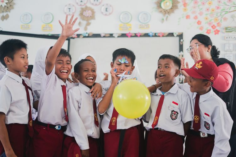 Menerbangkan Roket Balon, Melambungkan Mimpi Anak-anak TKI di Perbatasan Sebatik