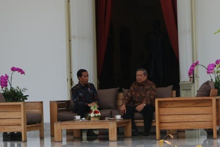 Presiden Joko Widodo menerima Presiden keenam Susilo Bambang Yudhoyono di Istana Merdeka, Jakarta, Kamis (9/3/2017).