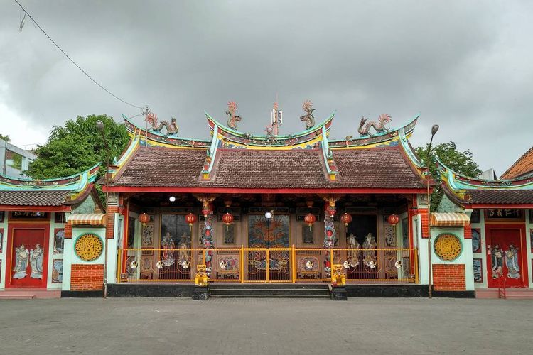 Klenteng Kwan Tee Kiong atau lebih dikenal dengan Klenteng Poncowinatan, klenteng tertua di Yogyakarta.