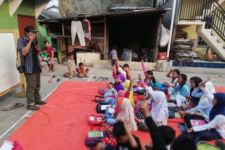 Dari Hujatan Jadi Harapan: Cerita Ilyas Mendidik Anak Pesisir Cilincing lewat Kelas Jurnalis Cilik