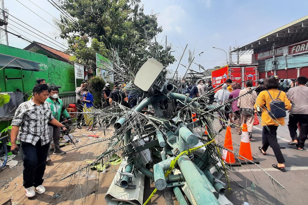 Sopir dan kernet mobil pikap tewas dalam kecelakaan maut truk kontainer di Jalan Sultan Agung KM 28,5 Kelurahan Kota Baru, Bekasi Barat, Kota Bekasi, Rabu (31/8/2022) siang.