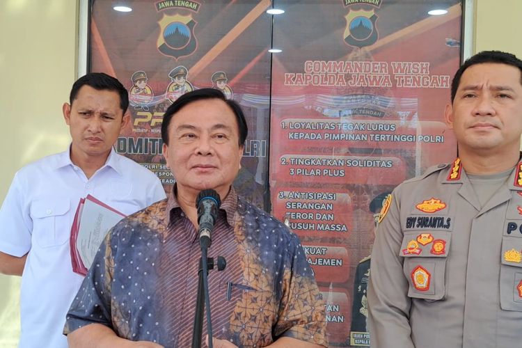 Ketua Harian Kompolnas memberikan keterangan usai rekonstruksi tewasnya tahanan di Mapolresta Banyumas, Jawa Tengah, Kamis (20/7/2023).
