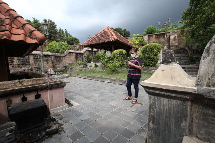 Sendang Putri di kompleks Makam Raja-raja Mataram, Kotagede, Yogyakarta, Rabu (21/10/2020). Di sini terdapat makam Raja Pajang, Sultan Hadiwijaya, Ki Ageng Pemanahan, Raja Mataram Islam pertama, Panembahan Senopati, dan makam Sultan Hamengku Buwono II.