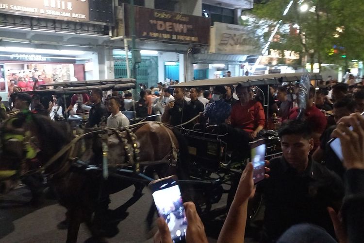 Jokowi dan keluarga saat berkeliling Malioboro dengan andong Jumat (2/6/2023)