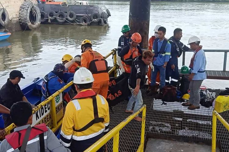 Jasad pemancing yang tercebur di Perairan Pasir Mayang, Paser dievakuasi Tim SAR Gabungan.