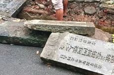 Viral, Video Batu Nisan China Dijadikan Penutup Selokan di Semarang 