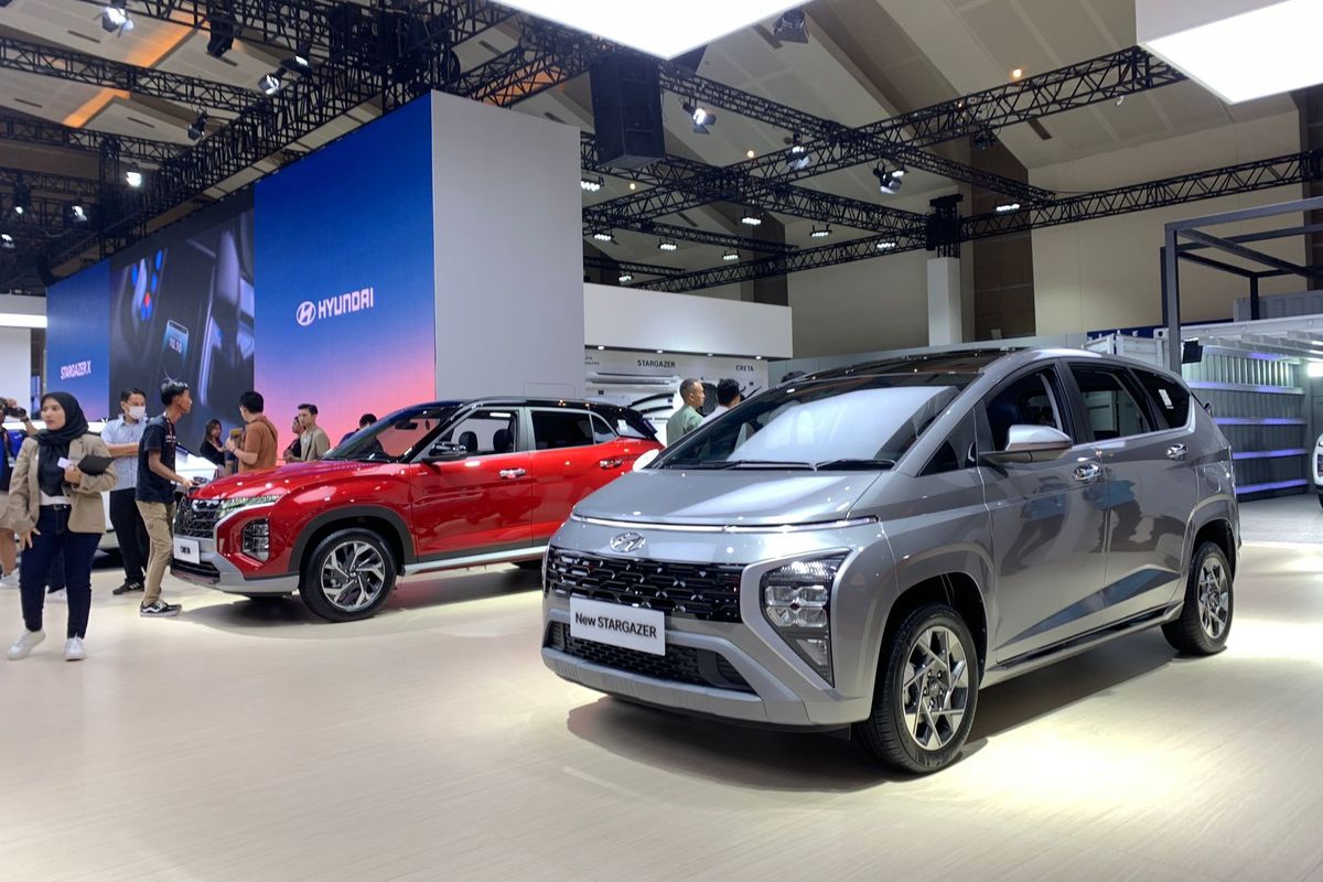 Ilustrasi booth Hyundai di IIMS 2024 yang memajang Stargazer dan Creta.