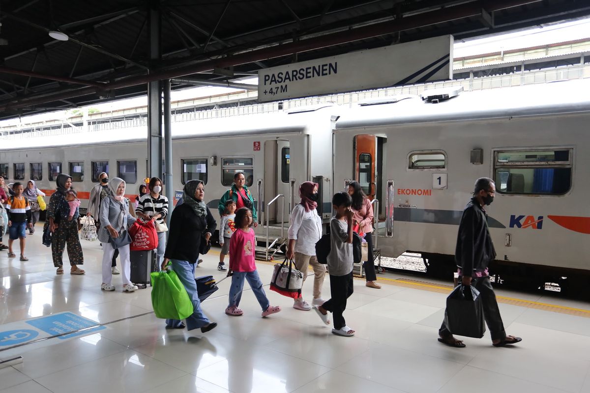 PT Kereta Api Indonesia (KAI) (Persero) terus berkomitmen menghadirkan layanan transportasi yang aman, nyaman, dan terjangkau bagi masyarakat. 
