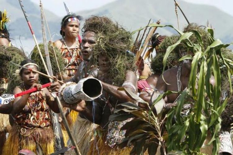 Festival Danau Sentani 2016 yang digelar di Kabupaten Jayapura, Papua, 19-23 Juni 2016. 