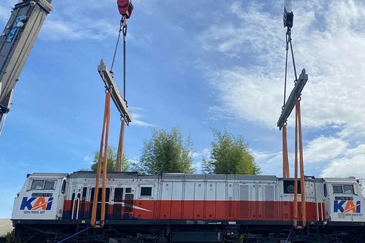 KAI Logistik Distribusikan 4 Lokomotif Hidrolik untuk Angkutan Lebaran 2026
