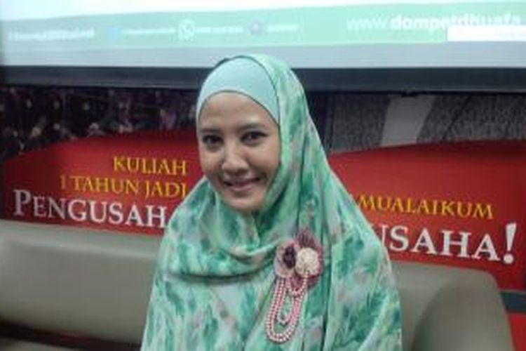 Artis peran Peggy Melati Sukma hadir dalam jumpa pers kegiatan Menuju 10.000 Muslimah Bisa Baca Qur'an, di Philanthropy Building, Pasar Minggu, Jakarta Selatan, Kamis (22/10/2015).