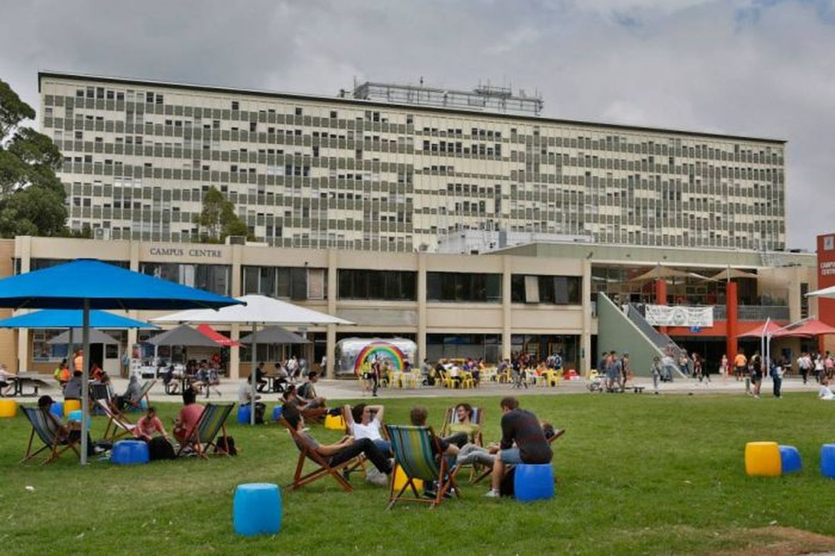 Suasana kampus Monash University di kawasan Clayton, Melbourne. Pemerintah China menuding Australia tidak aman untuk kuliah karena meningkatnya serangan rasialis, namun sejumlah mahasiswa asal negara itu mengaku situasi di lapangan tidaklah seperti yang digembar-gemborkan.