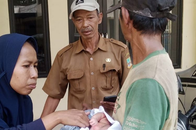 Sunyi di Semak Bekasi: Bayi Terbungkus Kain Ditemukan Tanpa Tangisan, Sempat Dikira Meninggal