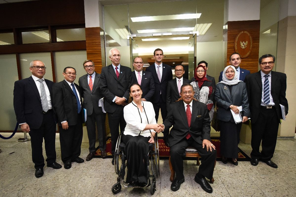 Menteri Koordinator Perekonomian Darmin Nasution bersama Wakil Presiden  Argentina  di Kantor Kemenko Perekonomian, Jakarta, Rabu (8/5/2019)